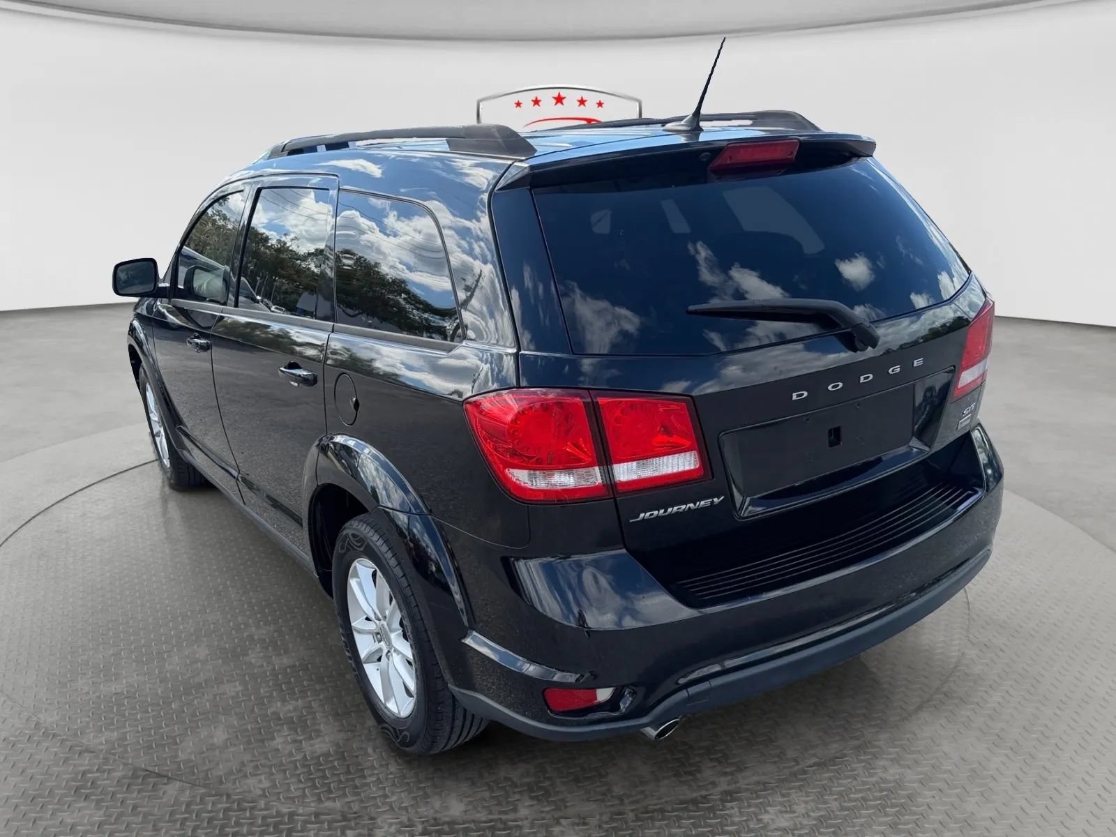 Used 2017 Dodge Journey SXT w/ Comfort/Convenience Group FWD image 3