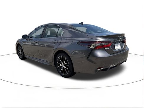 Used 2024 Toyota Camry SE FWD image 5