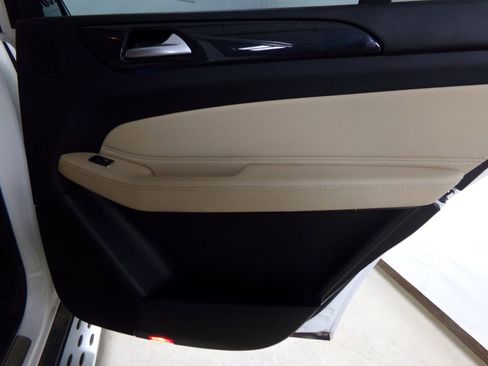 Used 2019 Mercedes-Benz GLS 450 4MATIC image 9