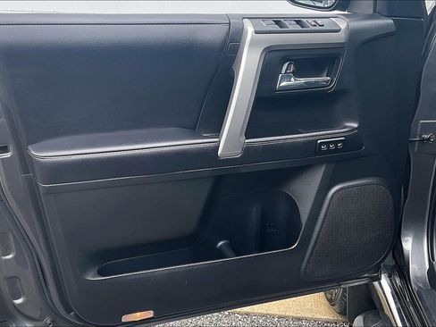 Used 2018 Toyota 4Runner Limited AWD/4WD image 28