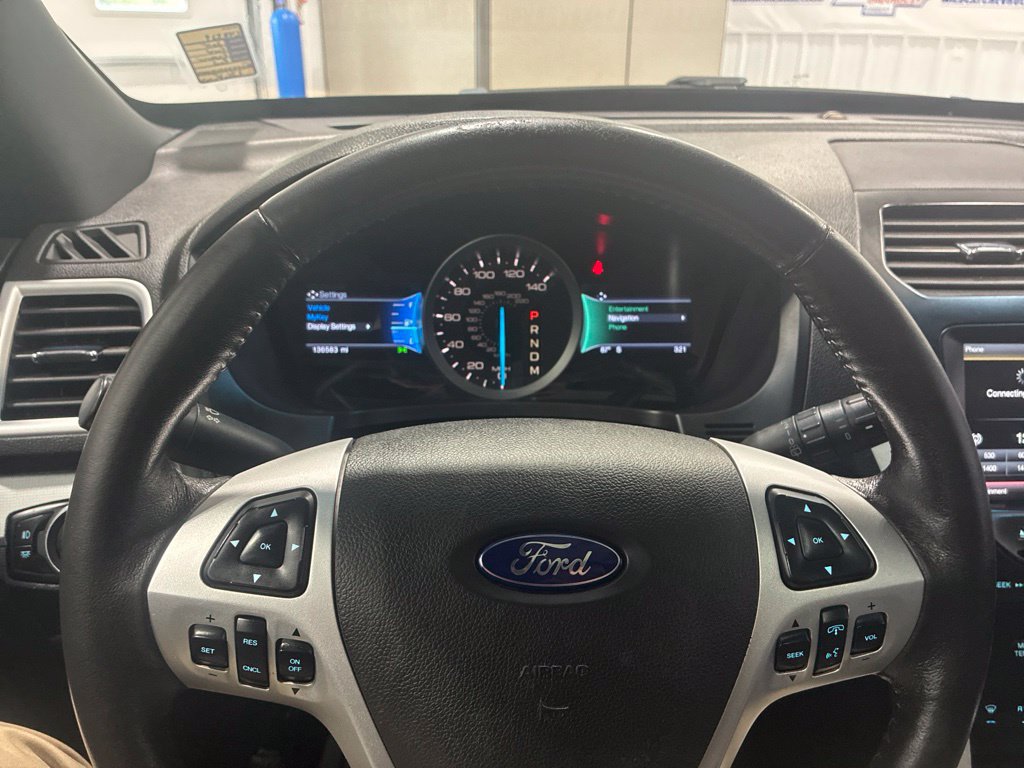 Used 2015 Ford Explorer XLT w/ Equipment Group 202B AWD/4WD image 17