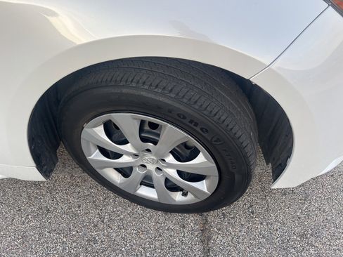 Used 2022 Toyota Corolla LE image 13