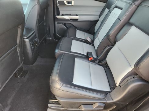 Used 2022 Ford Explorer XLT w/ Equipment Group 202A image 33