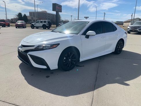 Used 2024 Toyota Camry SE image 5