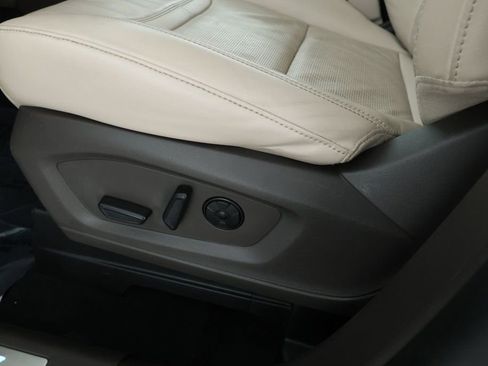 Used 2022 Ford Explorer Platinum w/ Equipment Group 601A image 9