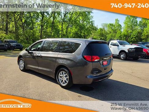 Used 2022 Chrysler Voyager LX FWD image 5
