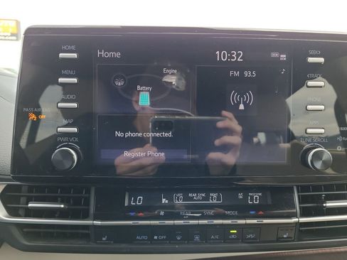 Used 2023 Toyota Sienna XLE AWD/4WD image 18