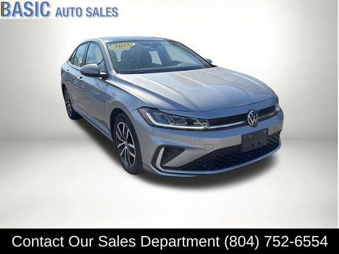 Used 2025 Volkswagen Jetta SE image 5