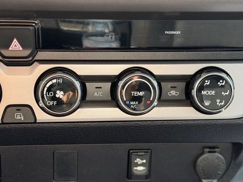 Used 2016 Toyota Tacoma SR5 w/ SR5 Appearance Package (SN) AWD/4WD image 13