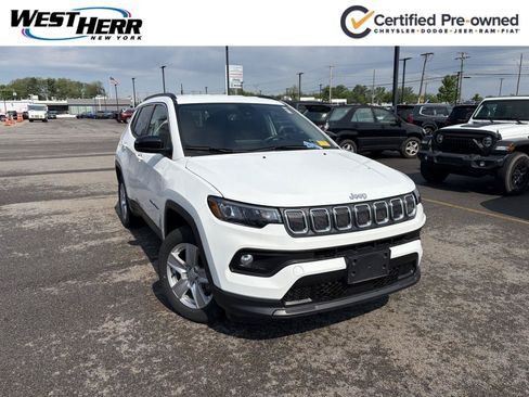 Used 2022 Jeep Compass Latitude w/ Convenience Group AWD/4WD image 3