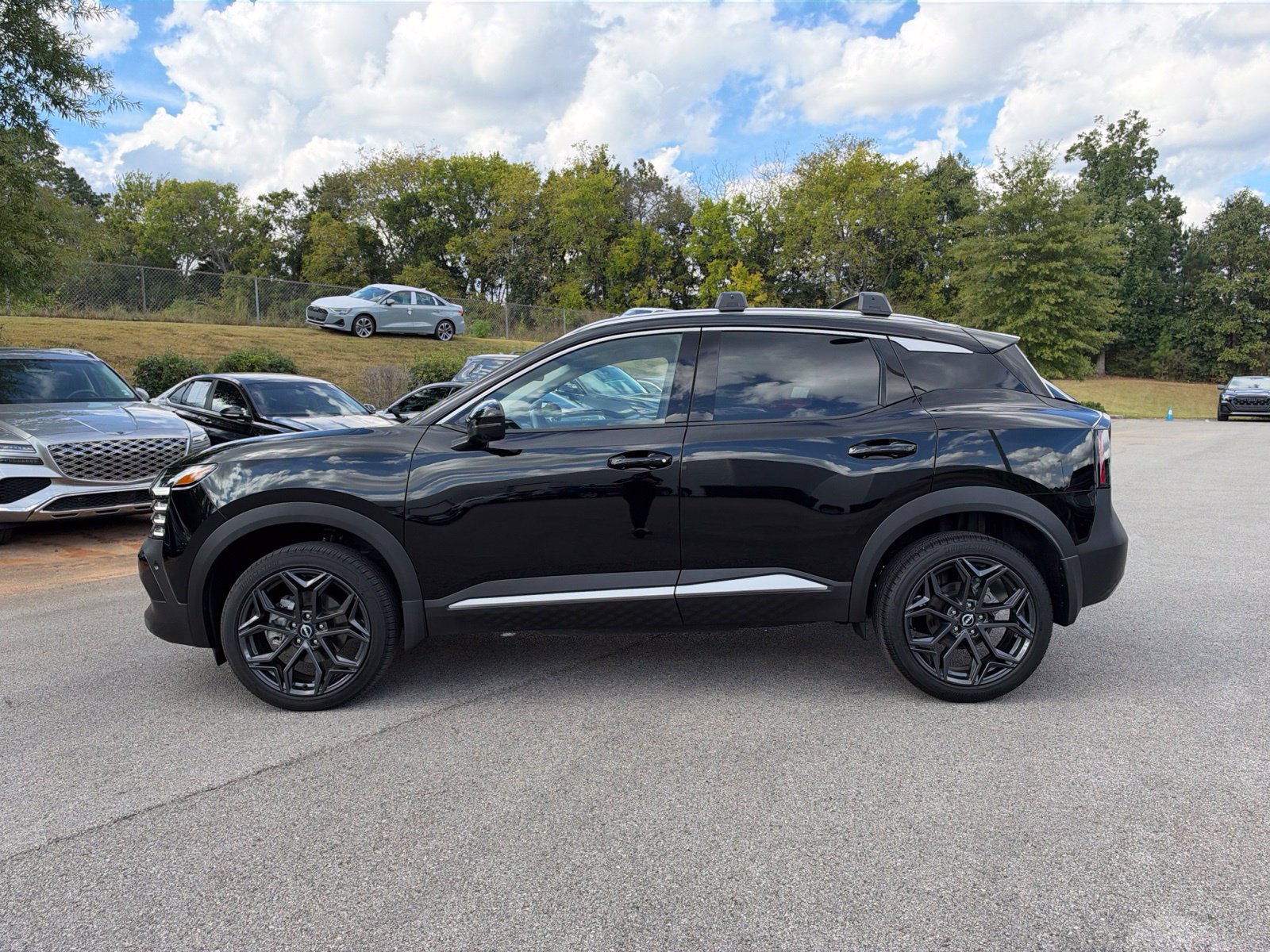 Used 2026 Nissan Kicks SR FWD image 9