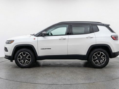 Used 2025 Jeep Compass Trailhawk AWD/4WD image 5