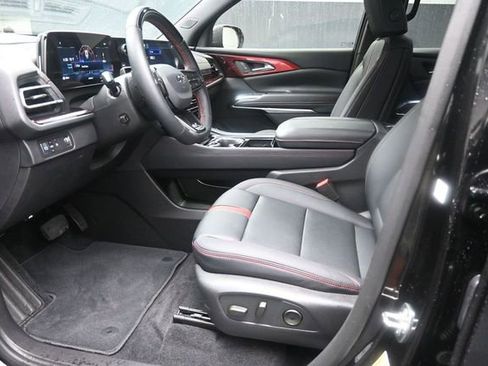 Used 2026 Chevrolet Traverse RS FWD image 17