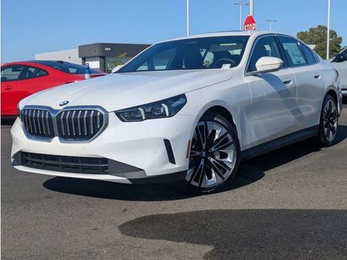 Used 2026 BMW 530i w/ Premium Package image 1