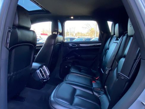 Used 2018 Porsche Cayenne Platinum Edition image 23
