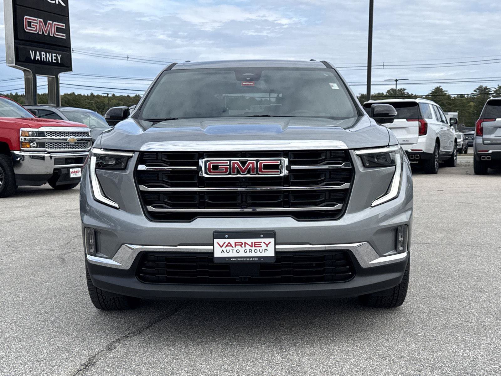 Used 2024 GMC Acadia Elevation AWD/4WD image 2