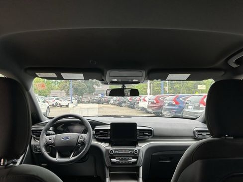 Used 2020 Ford Explorer XLT image 18