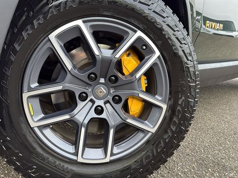 Used 2022 Rivian R1T Adventure image 9