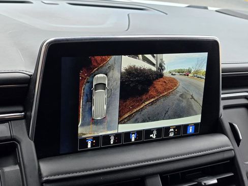 Used 2023 Chevrolet Suburban LT w/ Luxury Package image 17