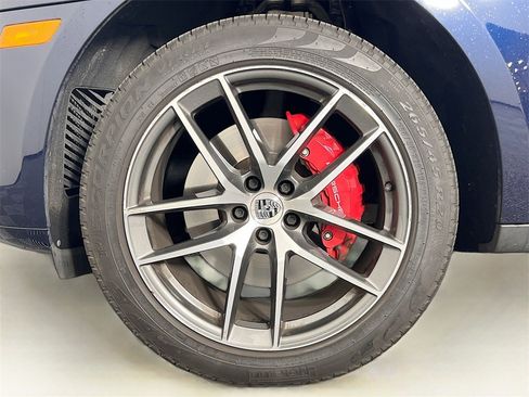 Certified 2023 Porsche Macan S image 33