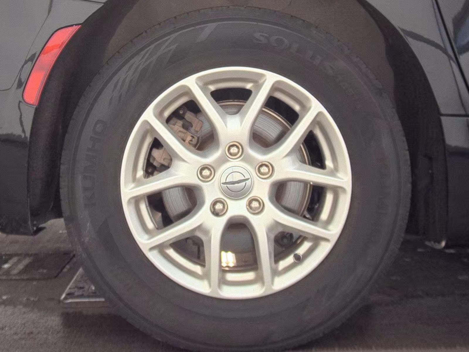 Used 2024 Chrysler Pacifica Touring-L FWD image 23