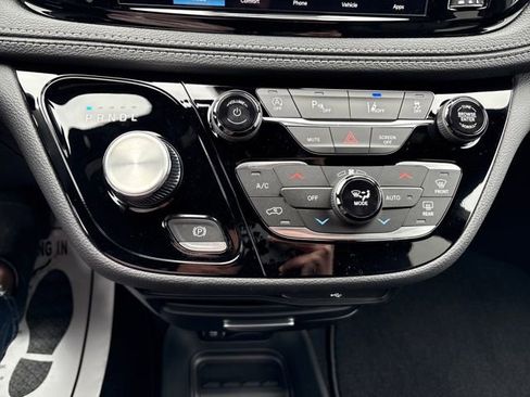 New 2026 Chrysler Pacifica Select image 18