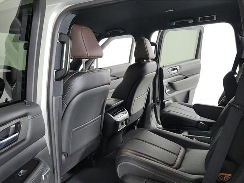 Certified 2025 Nissan Armada SL w/ Captain's Chari Seat Package AWD/4WD image 19
