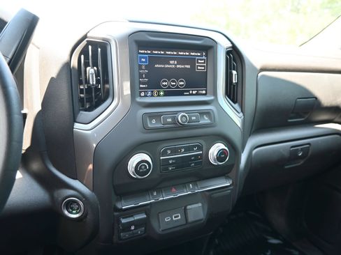 Used 2024 GMC Sierra 2500 Pro w/ Convenience Package AWD/4WD image 15