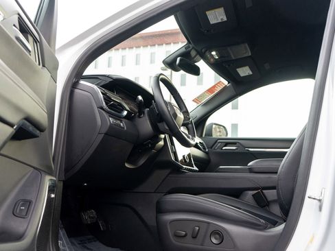 Used 2024 GMC Acadia Elevation image 14