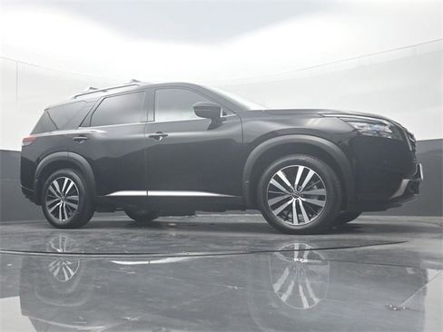 Used 2025 Nissan Pathfinder Platinum w/ Black Appearance Package image 27
