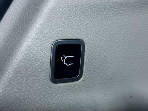 Used 2017 Chrysler Pacifica Touring-L w/ Tire & Wheel Group image 30