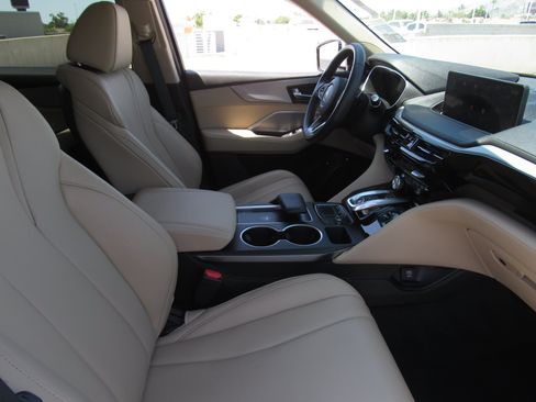 Used 2024 Acura MDX SH-AWD image 9