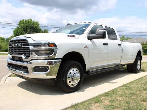 Used 2025 RAM 3500 Tradesman AWD/4WD image 10