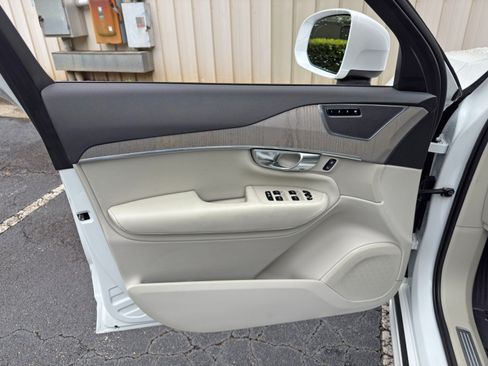 Used 2025 Volvo XC90 T8 Plus AWD/4WD image 45