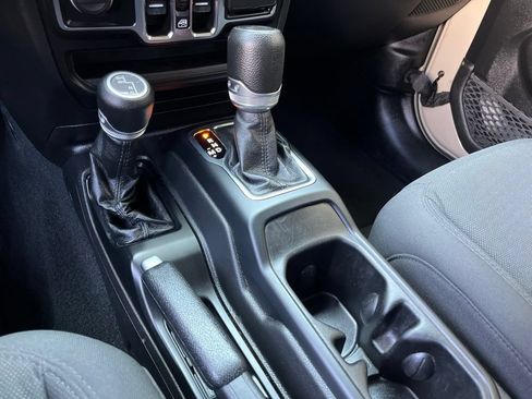 Used 2022 Jeep Wrangler Unlimited Sport AWD/4WD image 35