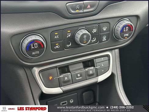 Used 2024 GMC Terrain SLE w/ Driver Convenience Package FWD image 31