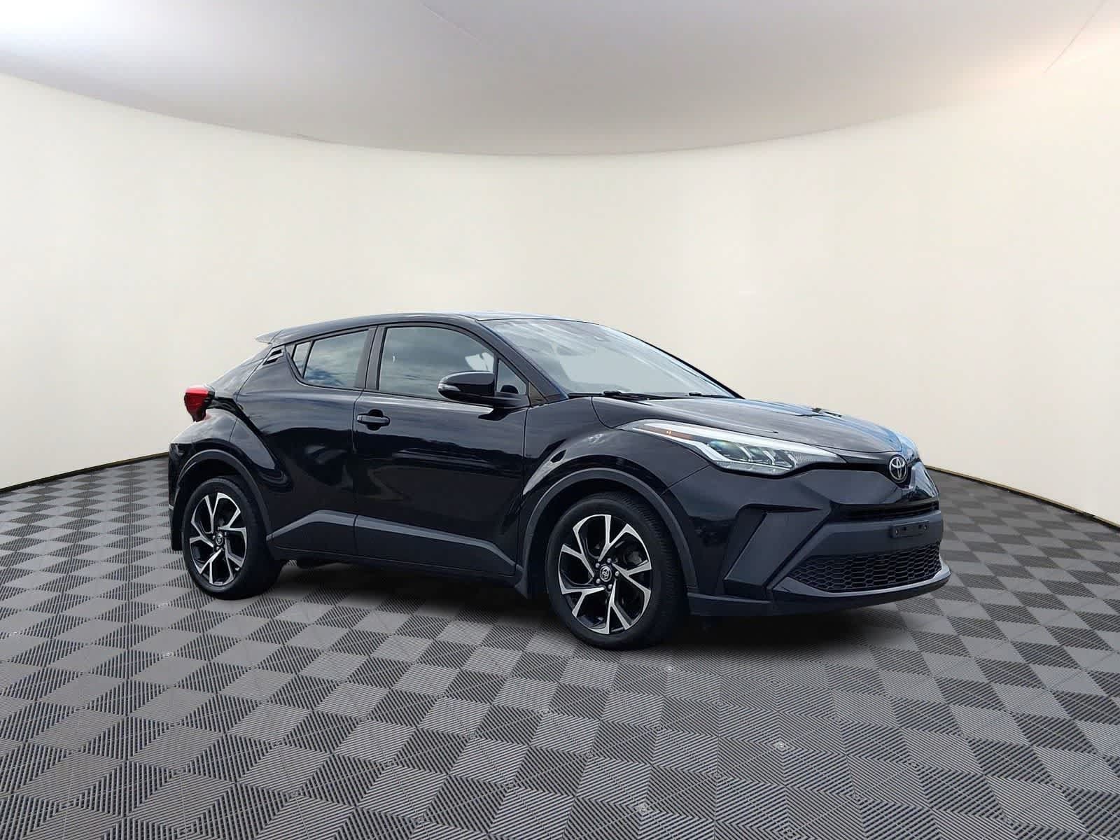 Used 2020 Toyota C-HR XLE FWD image 4