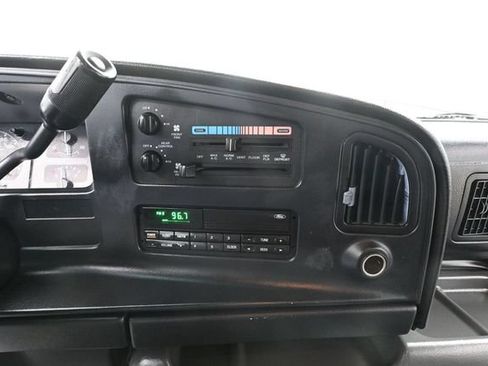 Used 1995 Ford E-150 and Econoline 150 Club Wagon RWD image 26