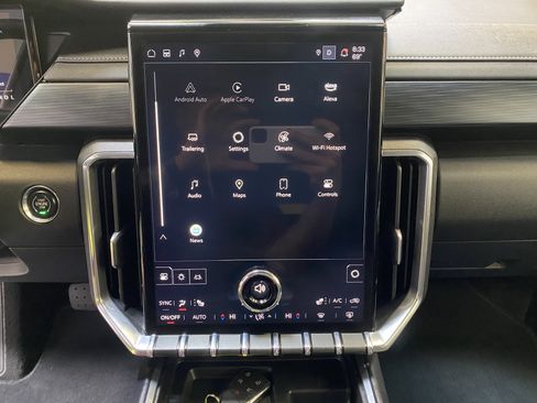 Used 2025 GMC Acadia Elevation image 41