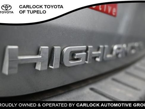 Used 2022 Toyota Highlander XSE FWD image 12
