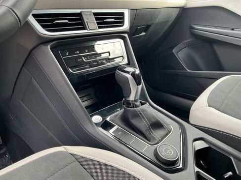 New 2025 Volkswagen Taos SE image 18