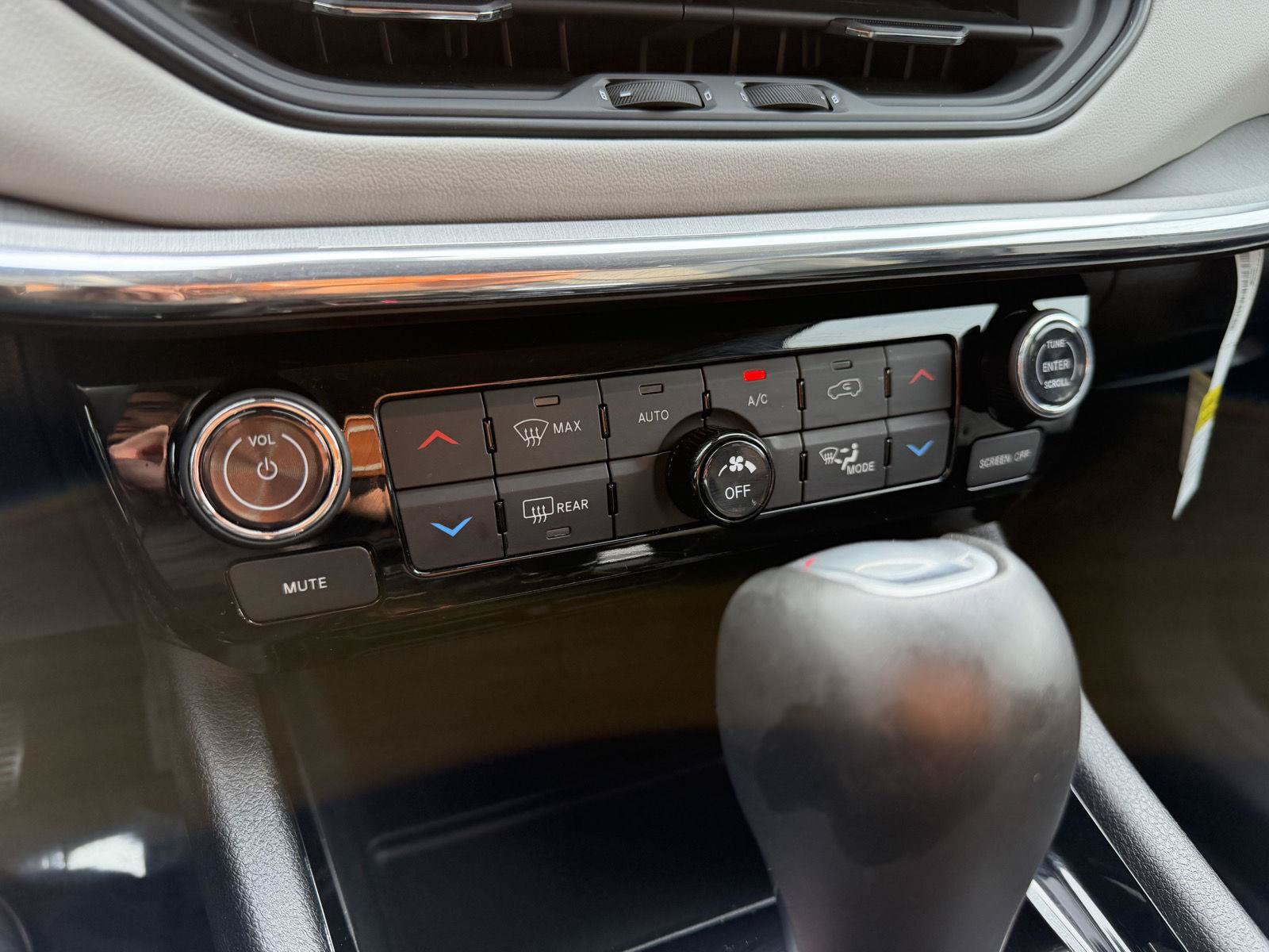 Used 2022 Jeep Compass Limited AWD/4WD image 17