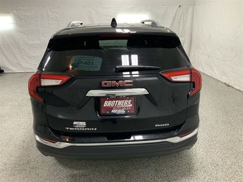 Used 2024 GMC Terrain SLT image 6