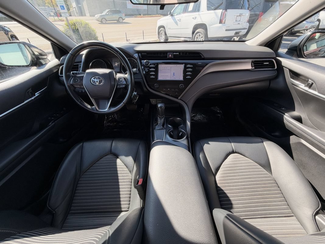 Used 2019 Toyota Camry SE FWD image 19