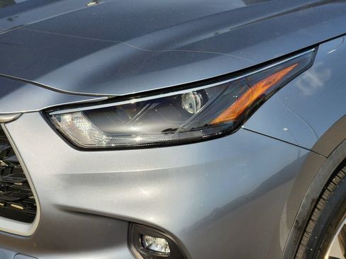Used 2022 Toyota Highlander XLE FWD image 9