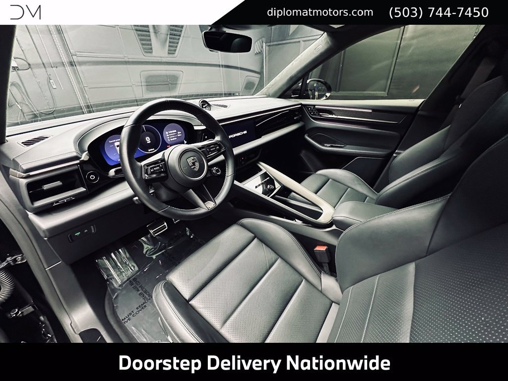 Used 2024 Porsche Macan Turbo Electric AWD/4WD image 17