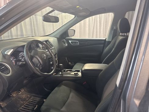 Used 2019 Nissan Pathfinder SV image 15