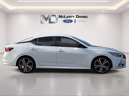 Used 2022 Nissan Sentra SR w/ SR Premium Package FWD image 6