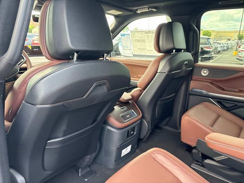 New 2025 Lincoln Navigator L Reserve AWD/4WD image 19