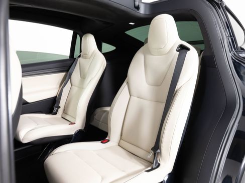 Used 2023 Tesla Model X Plaid image 17